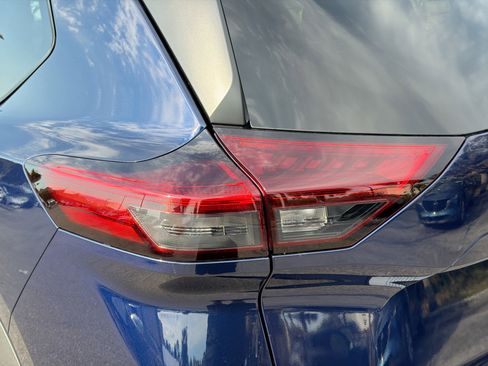 Used 2026 Nissan Rogue SV image 10