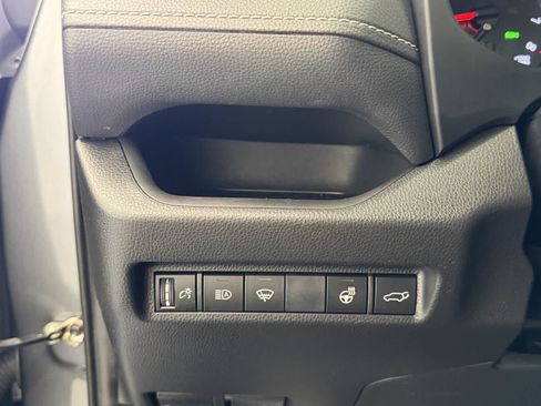 Used 2021 Toyota RAV4 XLE Premium AWD/4WD image 15