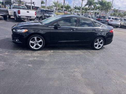 Used 2016 Ford Fusion SE w/ Equipment Group 201A FWD image 2
