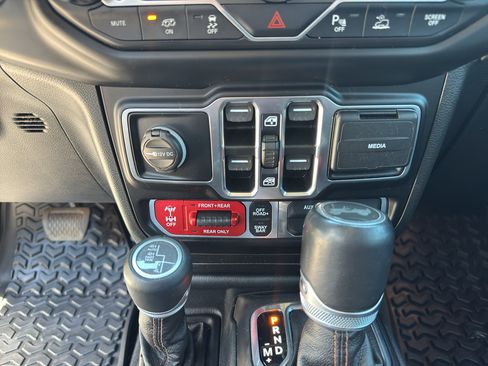 Used 2021 Jeep Wrangler Unlimited Rubicon w/ Trailer Tow Package image 15