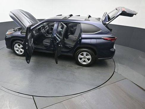 Used 2024 Toyota Highlander LE image 53