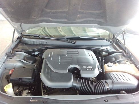 Used 2018 Chrysler 300 Touring L RWD image 23