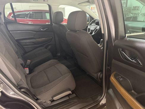 Used 2017 GMC Acadia SLE FWD image 18