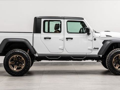 Used 2026 Jeep Gladiator Sport image 7
