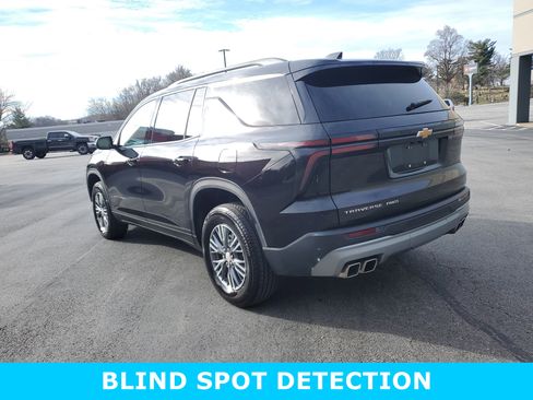 Used 2025 Chevrolet Traverse LT image 7