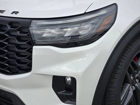 Certified 2025 Ford Explorer ST-Line w/ Premium Package RWD image 8