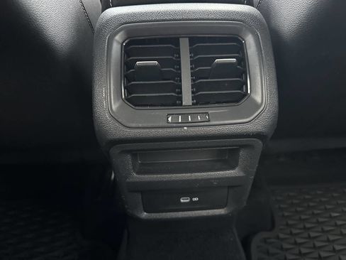 Used 2022 Volkswagen Taos SE image 39