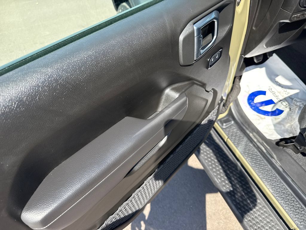 Used 2025 Jeep Wrangler Sport AWD/4WD image 11