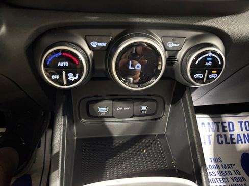 New 2025 Hyundai Venue SEL image 20