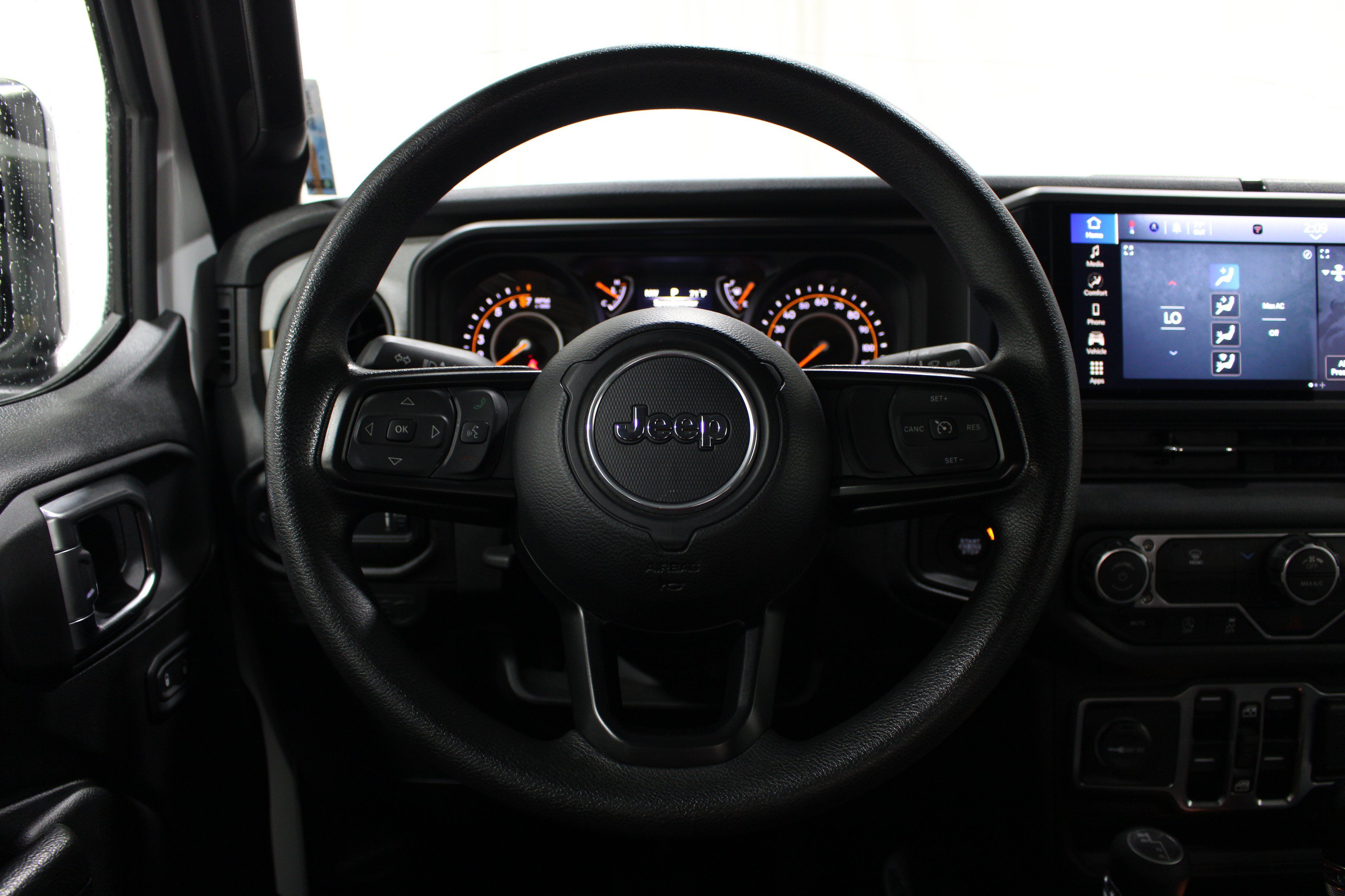 Used 2025 Jeep Gladiator Sport AWD/4WD image 11