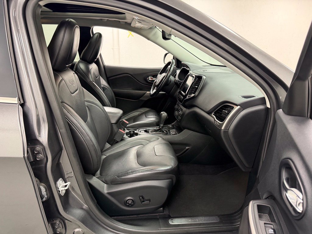 Used 2019 Jeep Cherokee Limited AWD/4WD image 10