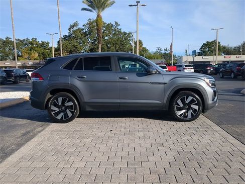Certified 2024 Volkswagen Atlas Cross Sport SE image 3