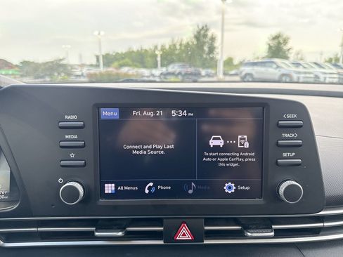Used 2021 Hyundai Elantra SE FWD image 19