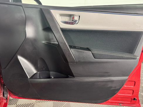 Used 2015 Toyota Corolla LE image 36