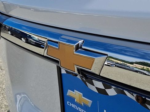 Used 2023 Chevrolet Traverse LT AWD/4WD image 29