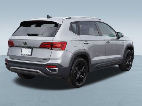 Used 2023 Volkswagen Taos SE w/ Panoramic Sunroof Package image 8