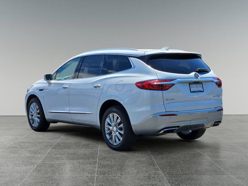 Used 2018 Buick Enclave Premium w/ Trailering Package AWD/4WD image 5