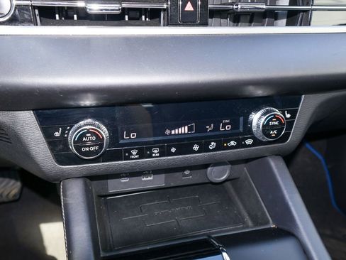 Used 2025 Mitsubishi Outlander SE AWD/4WD image 23