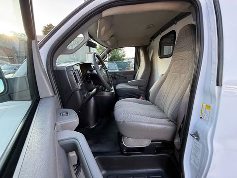 Used 2018 Chevrolet Express 2500 image 23