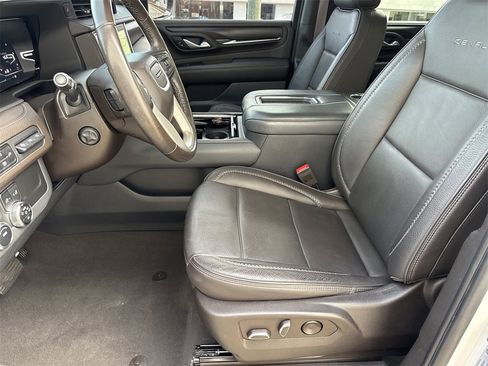 Used 2022 GMC Yukon XL Denali image 9