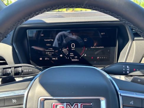 Used 2025 GMC Terrain Elevation w/ Technology Package II AWD/4WD image 31