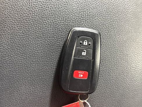Used 2021 Toyota RAV4 XLE AWD/4WD image 38