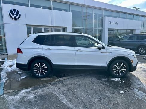 Used 2022 Volkswagen Tiguan S image 8
