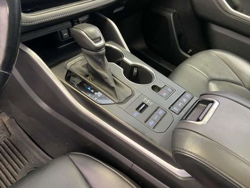 Used 2020 Toyota Highlander XLE image 20