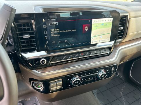 Used 2025 GMC Sierra 1500 SLT image 16