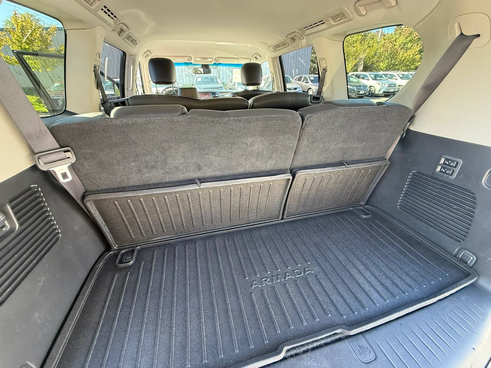 Used 2017 Nissan Armada SL w/ Interior Lighting Package AWD/4WD image 15