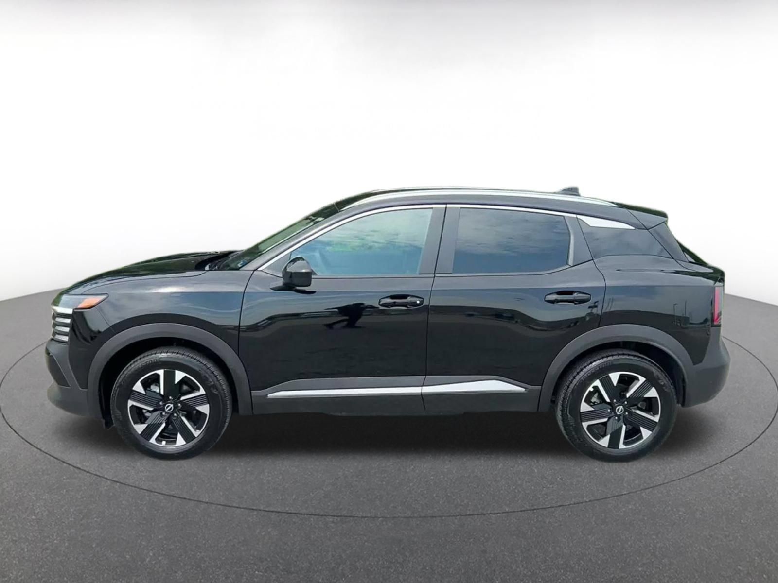 Used 2026 Nissan Kicks SV w/ Cold Weather Package AWD/4WD image 8
