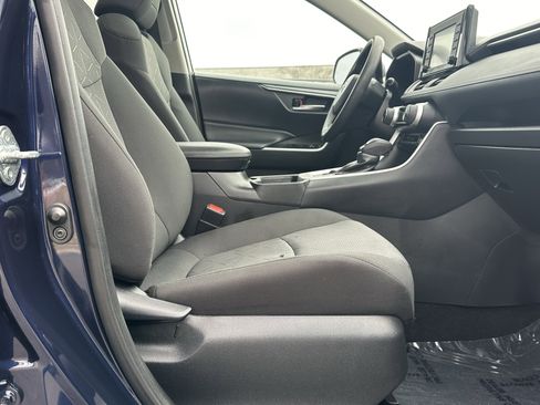 Used 2021 Toyota RAV4 XLE w/ Convenience Package image 16