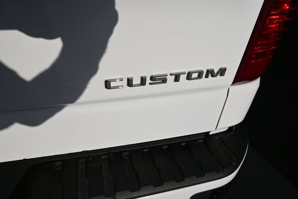 Used 2023 Chevrolet Silverado 1500 Custom AWD/4WD image 17