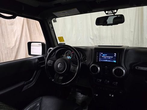 Used 2016 Jeep Wrangler Unlimited Sahara w/ Connectivity Group AWD/4WD image 25