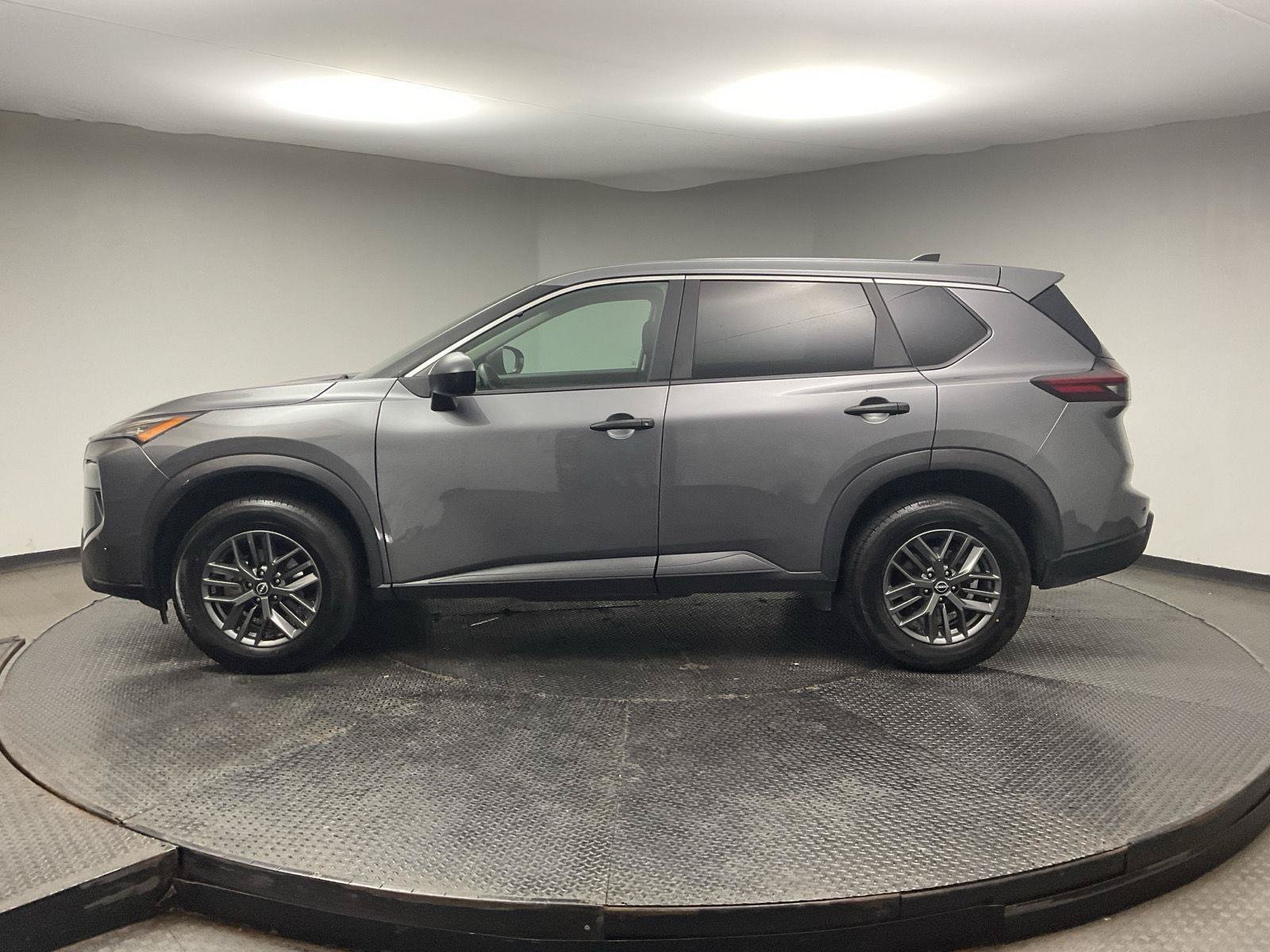 Used 2024 Nissan Rogue S FWD image 4