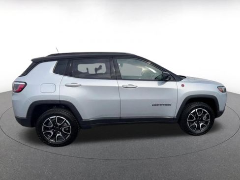 Used 2025 Jeep Compass Trailhawk AWD/4WD image 16