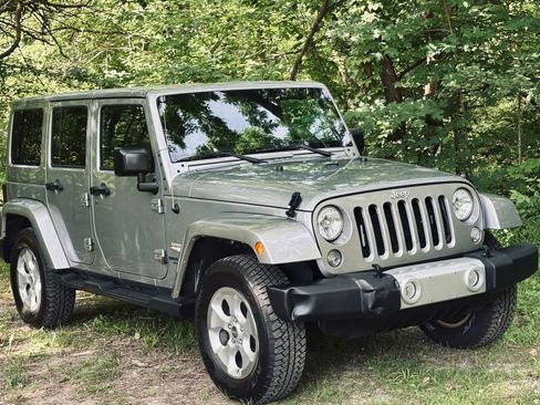 Used 2014 Jeep Wrangler Unlimited Sahara w/ Dual Top Group AWD/4WD image 6