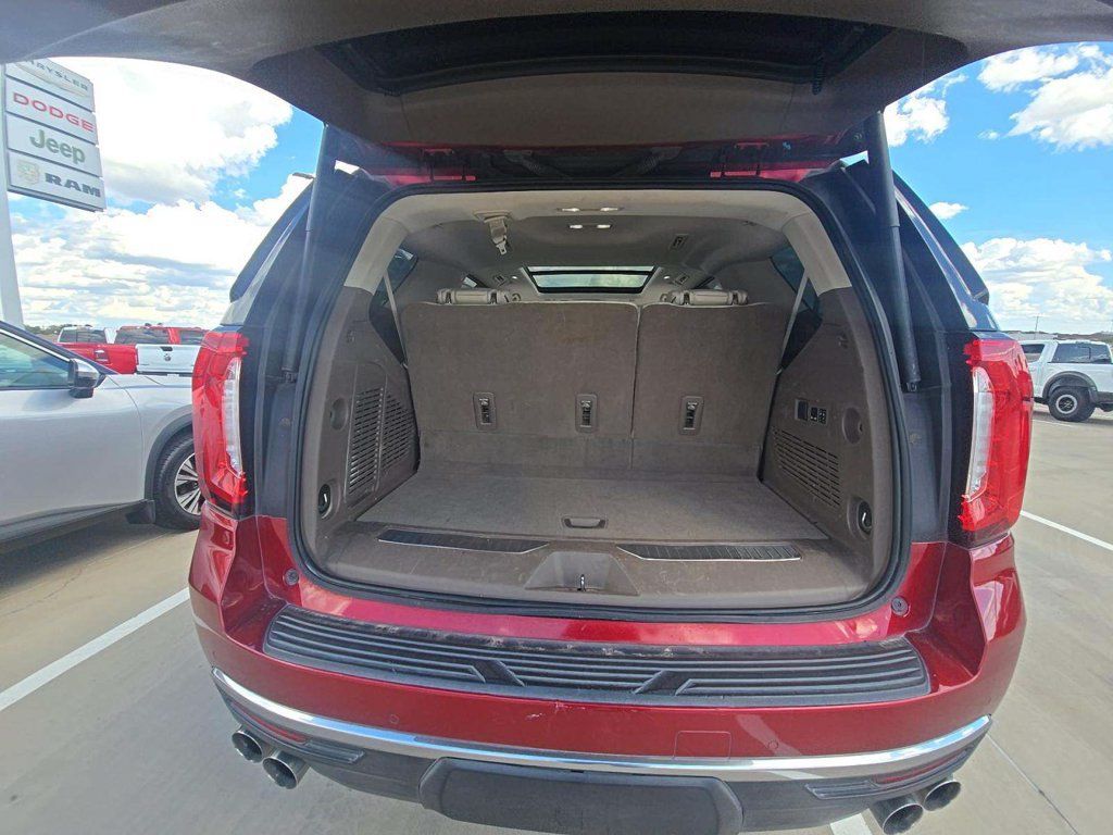 Used 2021 GMC Yukon Denali w/ Denali Premium Package AWD/4WD image 11