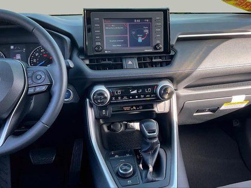 Used 2022 Toyota RAV4 SE AWD/4WD image 7