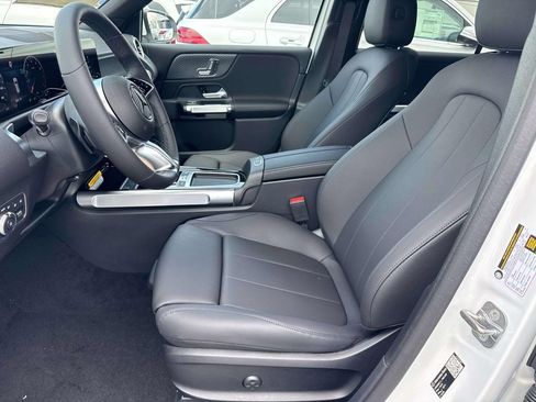 New 2026 Mercedes-Benz GLB 250 image 9