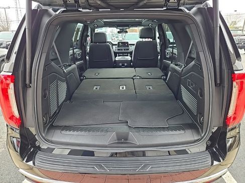 Used 2023 GMC Yukon SLT w/ SLT Premium Package image 54