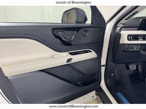 New 2026 Lincoln Aviator AWD image 16