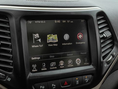 Used 2014 Jeep Cherokee Limited w/ Technology Group AWD/4WD image 19