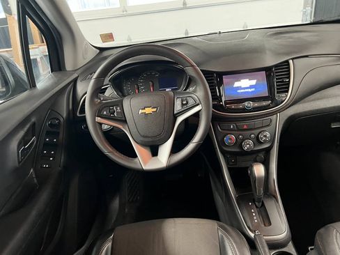 Used 2020 Chevrolet Trax LT w/ Redline Edition AWD/4WD image 8