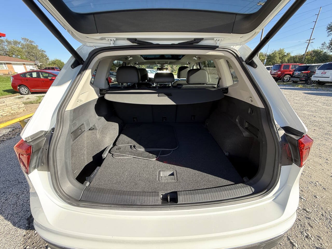 Used 2019 Volkswagen Tiguan SEL Premium AWD/4WD image 17