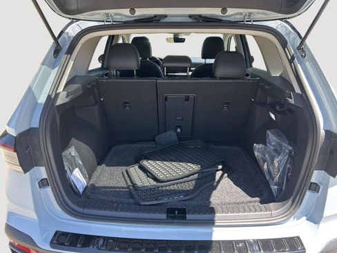 Certified 2025 Volkswagen Taos SE AWD/4WD image 10