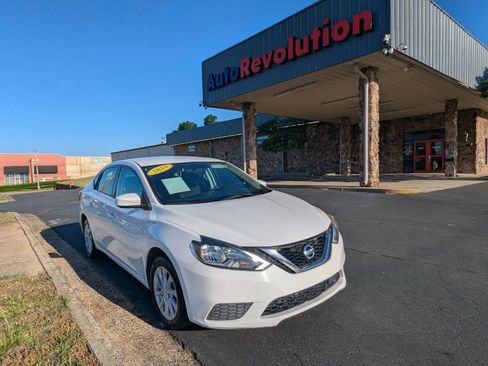 Used 2019 Nissan Sentra SV image 1