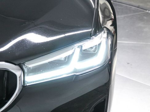 Certified 2023 BMW 530e w/ Convenience Package image 10