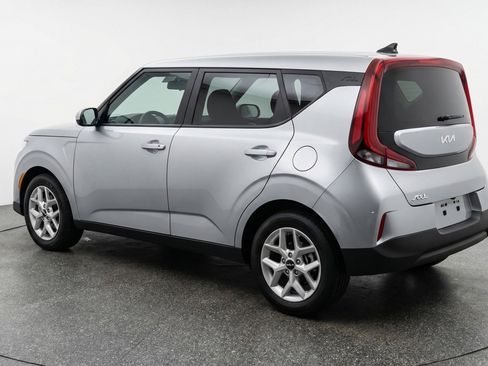 Used 2025 Kia Soul LX w/ LX Technology Package FWD image 6