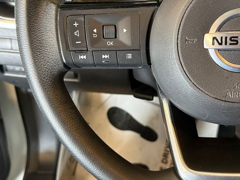 Used 2021 Nissan Rogue SV FWD image 10